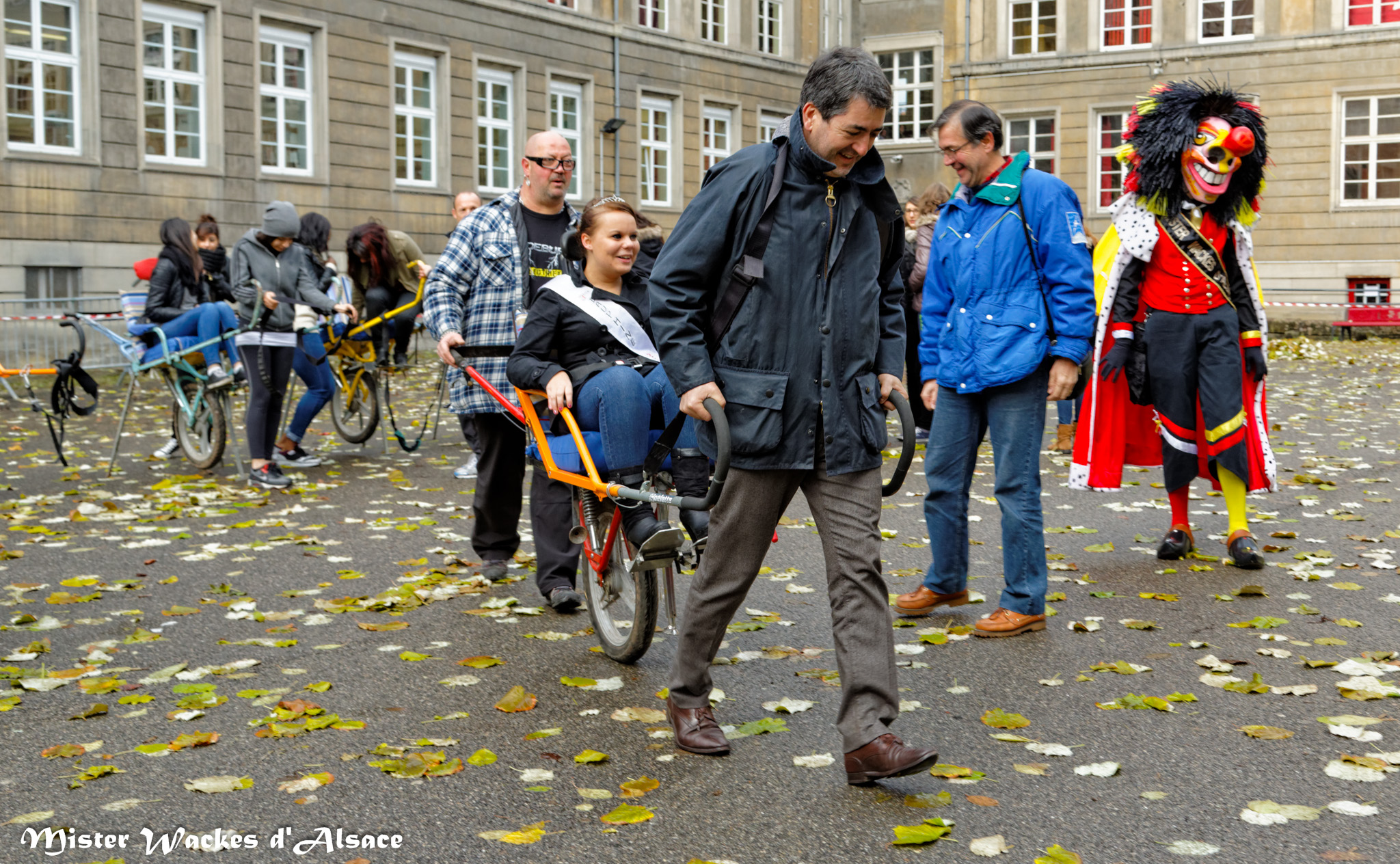 Téléthon Mulhouse 2013, Jean Rottner participe au défi Joëlette organisé par le Comité Départemental Handisport du Haut-Rhin au lycée Montaigne