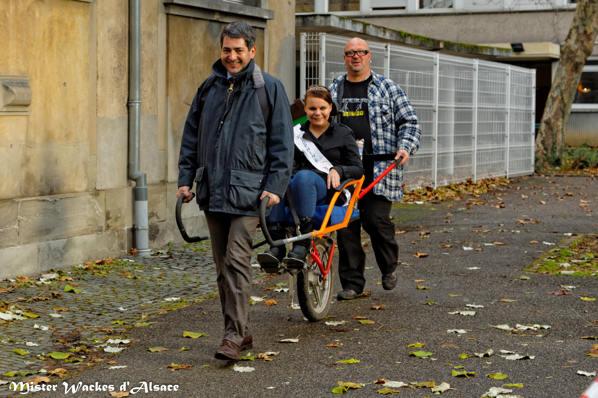 Téléthon Mulhouse 2013, Jean Rottner participe au défi Joëlette organisé par le Comité Départemental Handisport du Haut-Rhin au lycée Montaigne