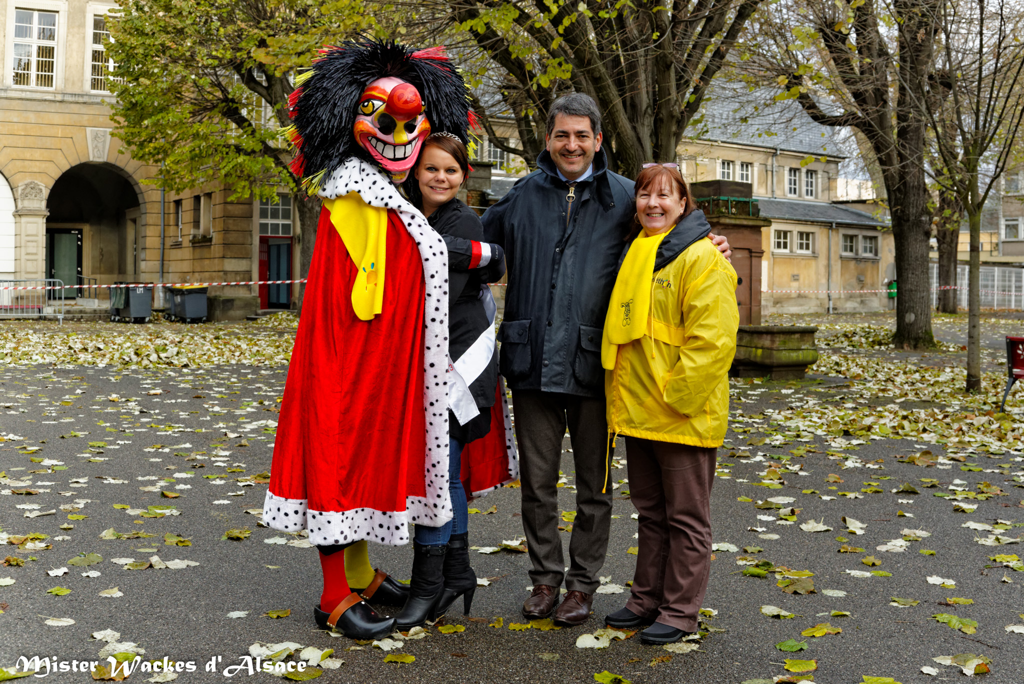 Téléthon Mulhouse 2013, Jean Rottner aux cotés de Viviane Blaise, de la 3ème dauphine Miss Ronde Alsace et de Mister Wackes d’Alsace