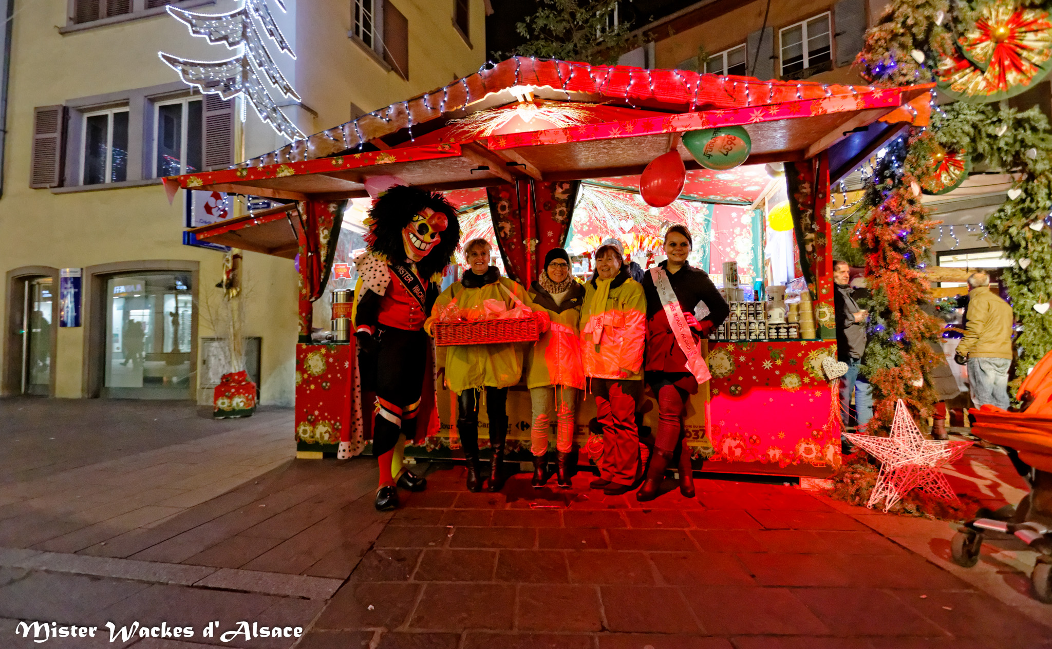 Téléthon Mulhouse 2013, au chalet Téléthon organisé par le Groupe Larger vente de vins chauds et produits alsaciens au profit du Téléthon