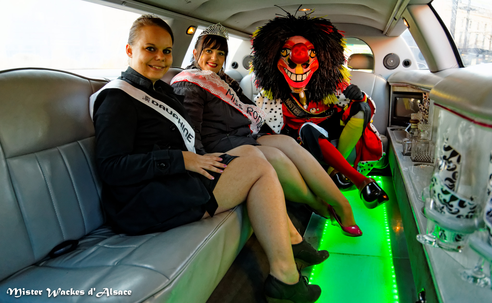 Téléthon Mulhouse 2013, la charmante marraine du Téléthon Mulhouse, Emeline Schneider Miss Ronde Alsace 2013, accompagnée de sa 3ème dauphine et de Mister Wackes d’Alsace