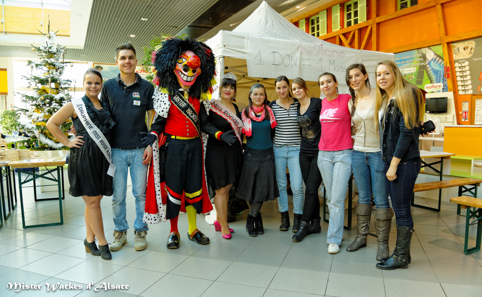 Téléthon Mulhouse 2013, Oxylane Village - Décathlon, les étudiants de la FEMUR proposent des massages, 1 don = 1 massage