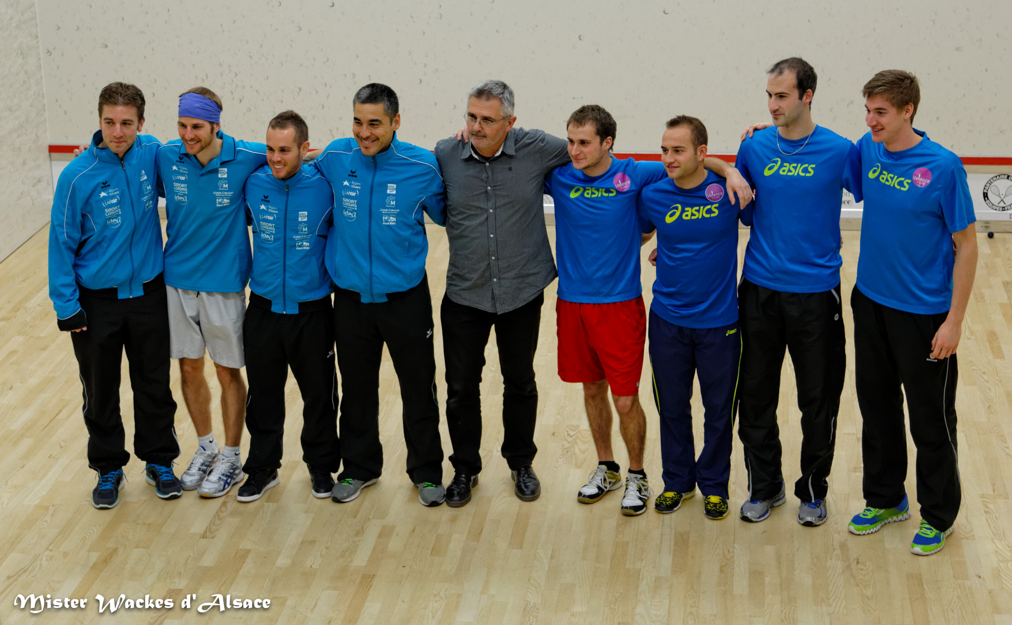Téléthon Mulhouse 2013 Squash 3000, lancement du match de gala des équipes 1ères sous la direction de Thierry Jung, Président du Mulhouse Squash Club