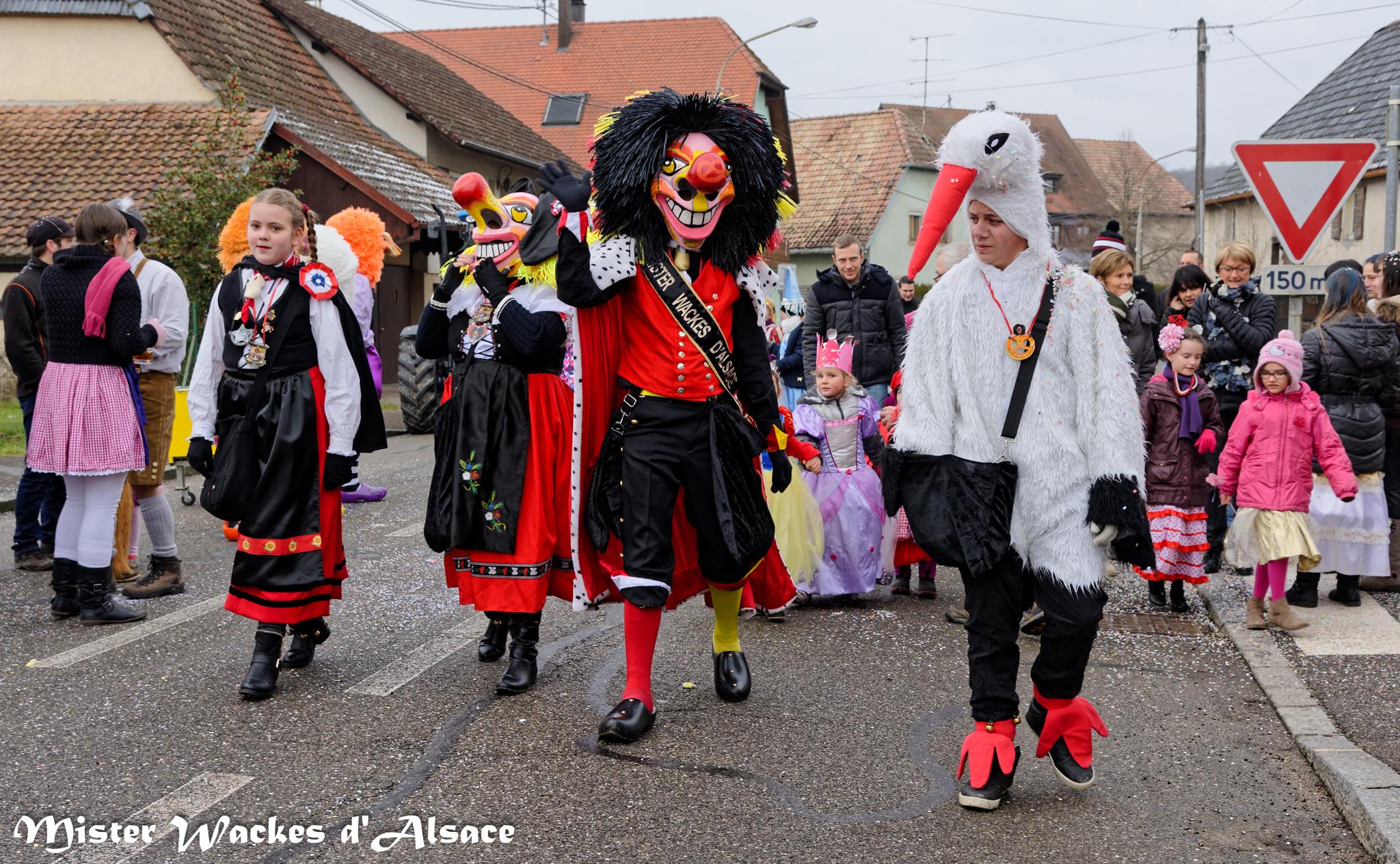 Carnaval de Guewenheim 2015 avec Mister Wackes d'Alsace, sa dulcinée Elsa, la petite Liesala et la cigogne