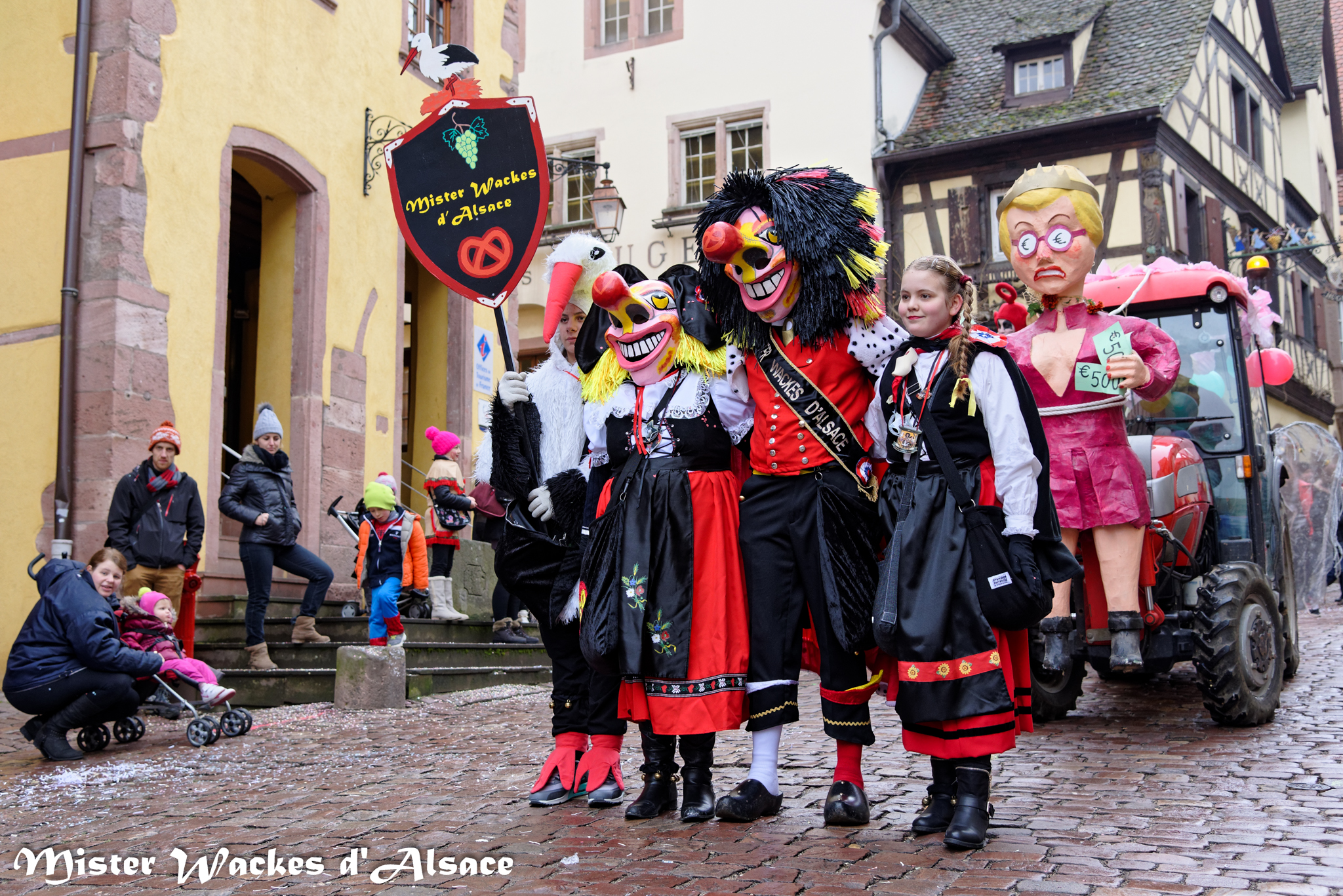 Carnaval de Riquewihr 2015 avec Mister Wackes d'Alsace, sa dulcinée Elsa, la petite Liesala et la cigogne Bretzel