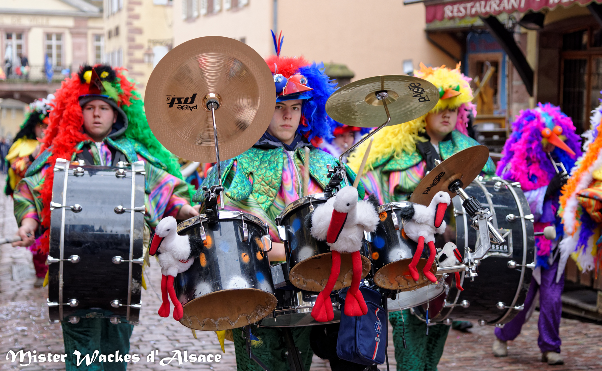 Carnaval de Riquewihr 2015 avec la guggen musik D'Verruckta Storcka de Cernay