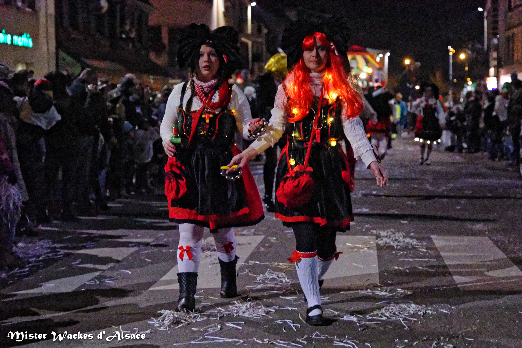 Carnaval nocturne des Machores et les sympathiques alsaciennes Les Tanzmatten de Sélestat
