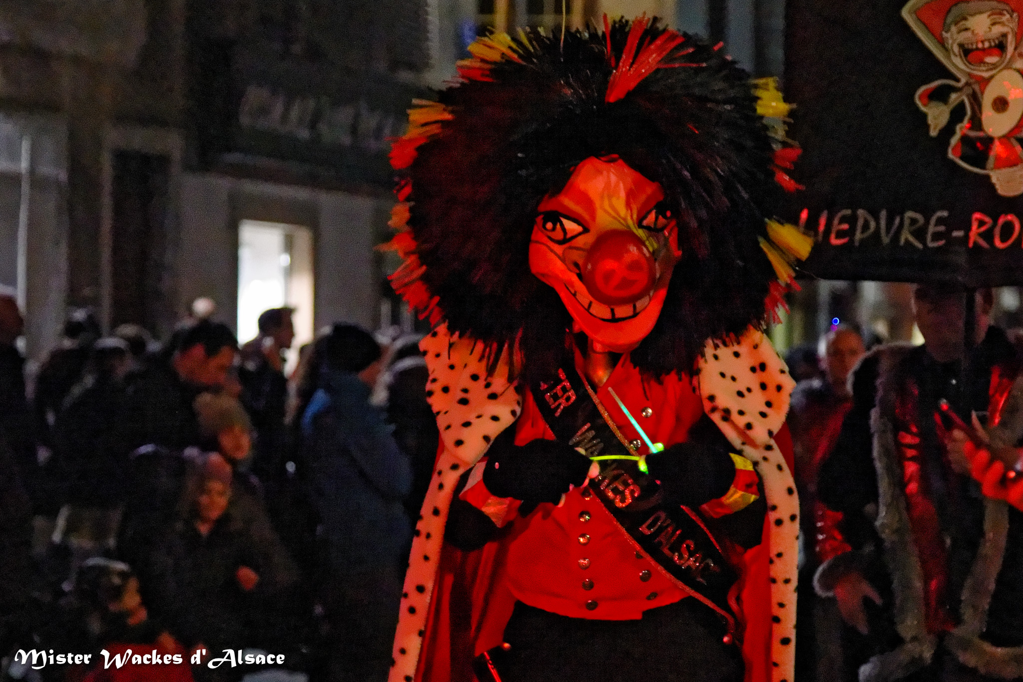 Carnaval nocturne des Machores - Mister Wackes d'Alsace et ses bracelets fluorescents