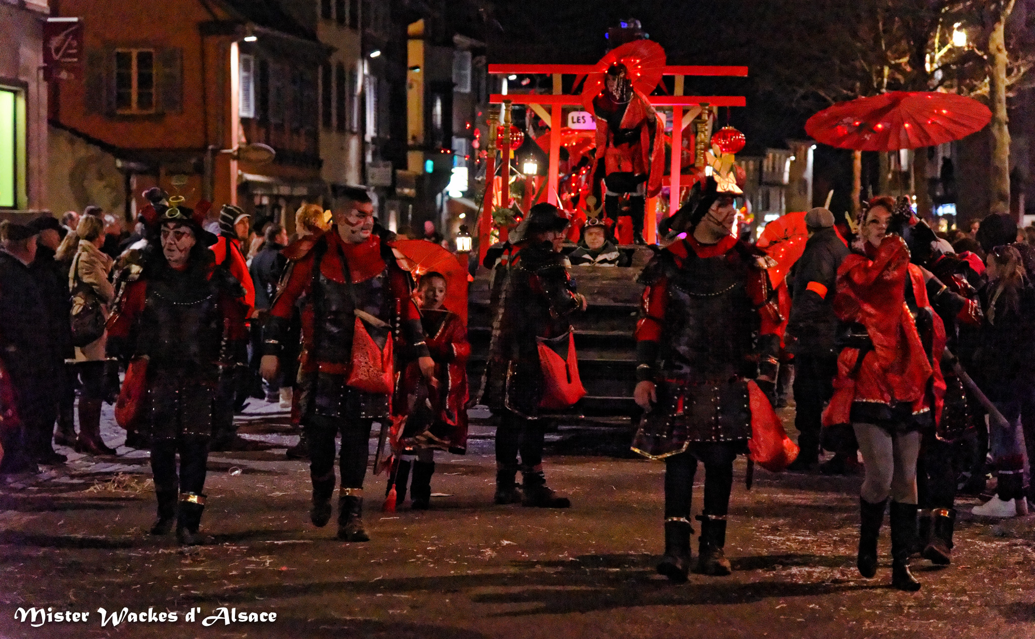 Carnaval nocturne des Machores et le char Les Risser au Japon de Sélestat