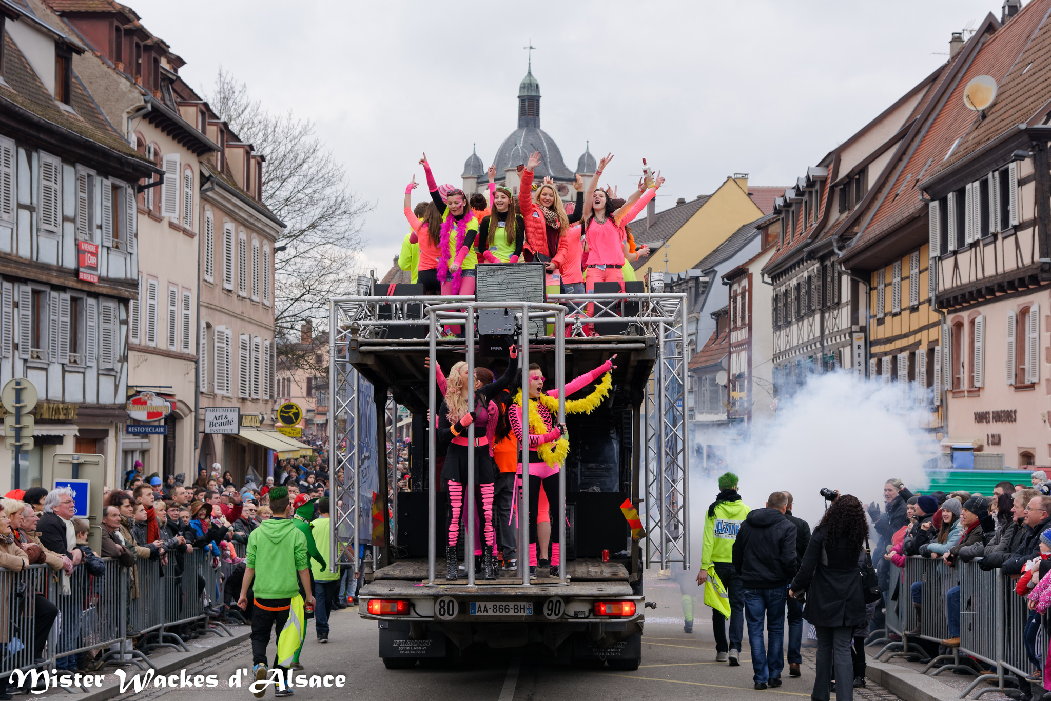 Carnaval des Machores avec les ravissants danseurs du char Fox