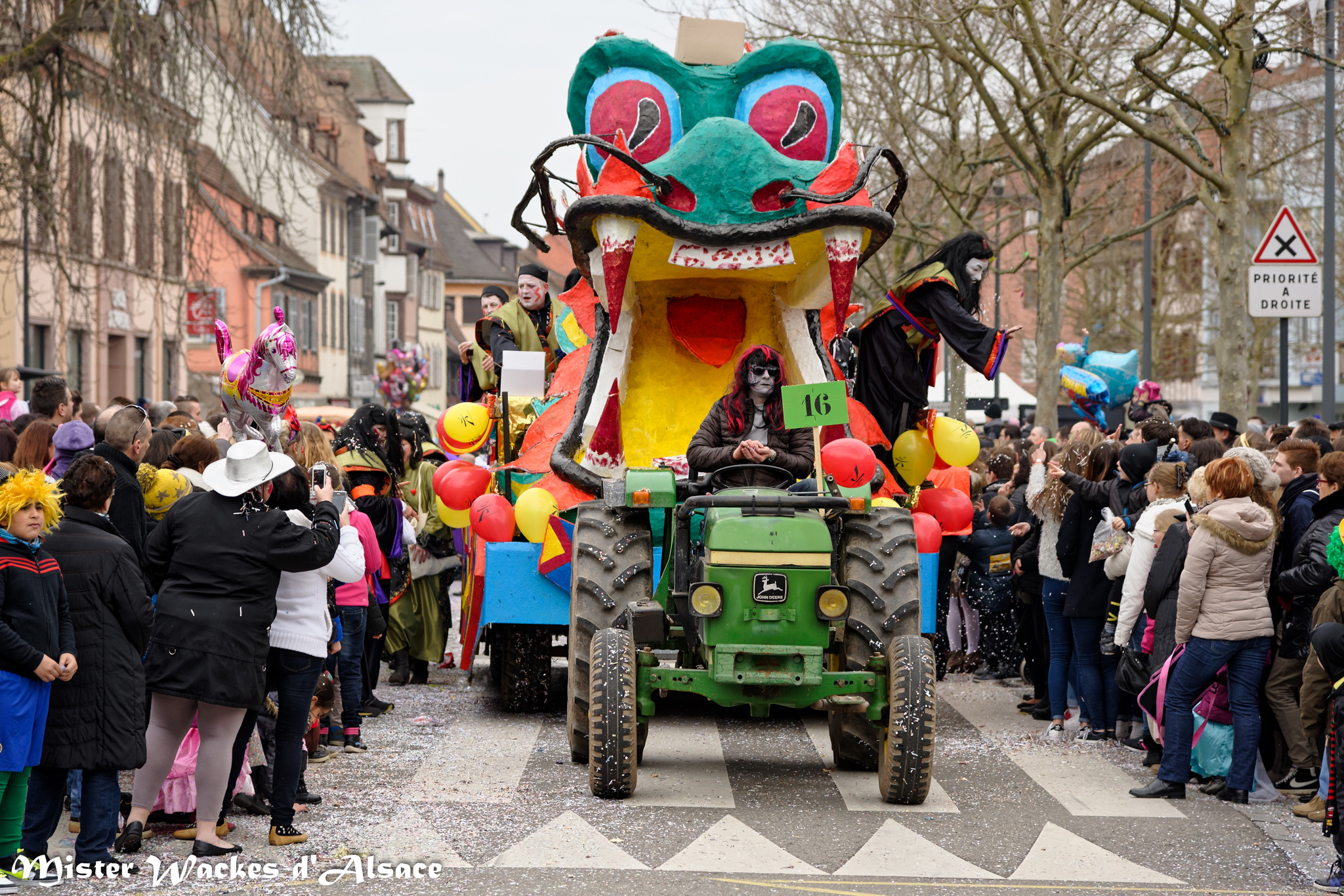 Carnaval des Machores 2015 et le char Les Samouraïs Alu de Sélestat