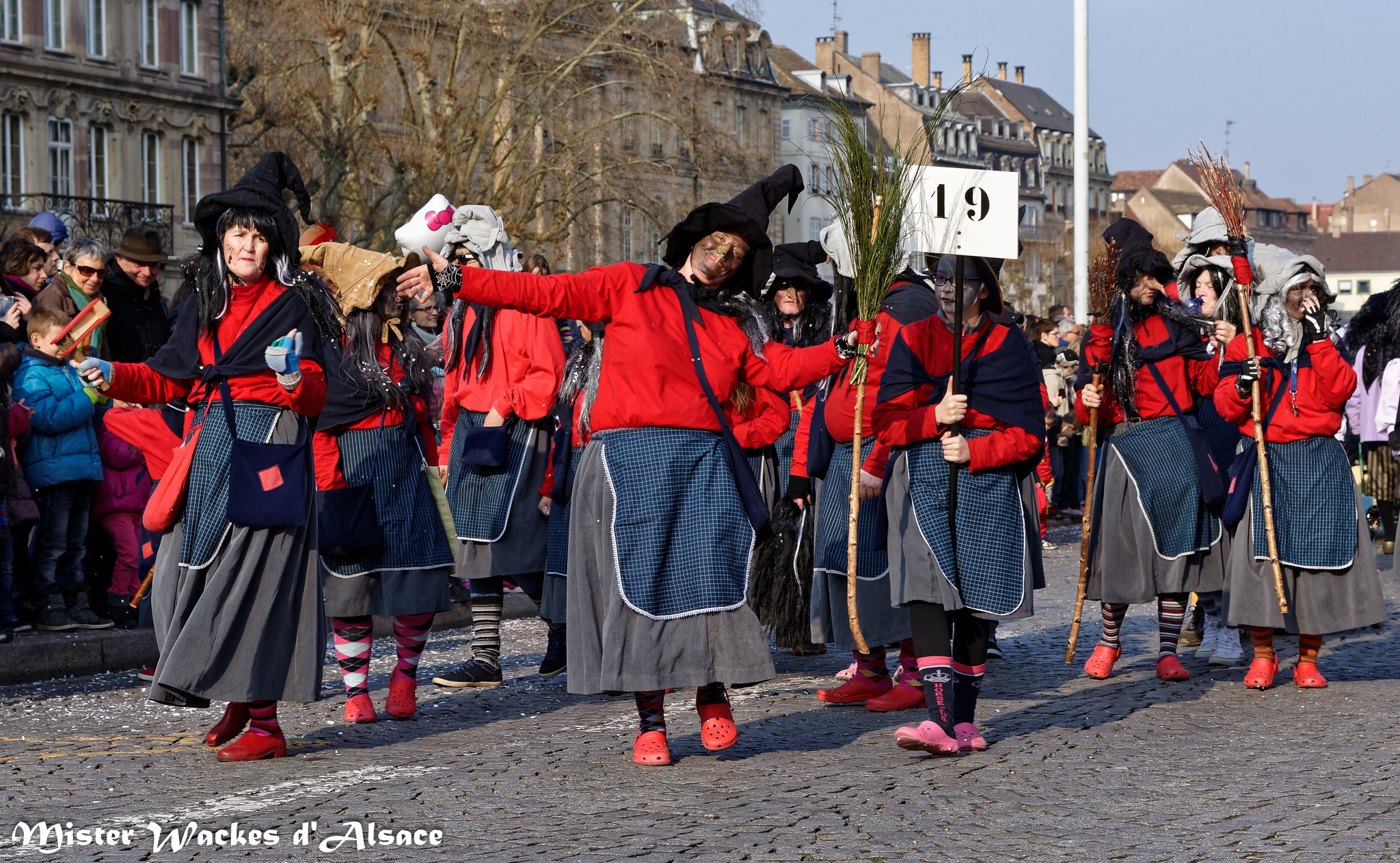 Carnaval de Strasbourg 2015 avec les Sorcières de Raon l'Etape