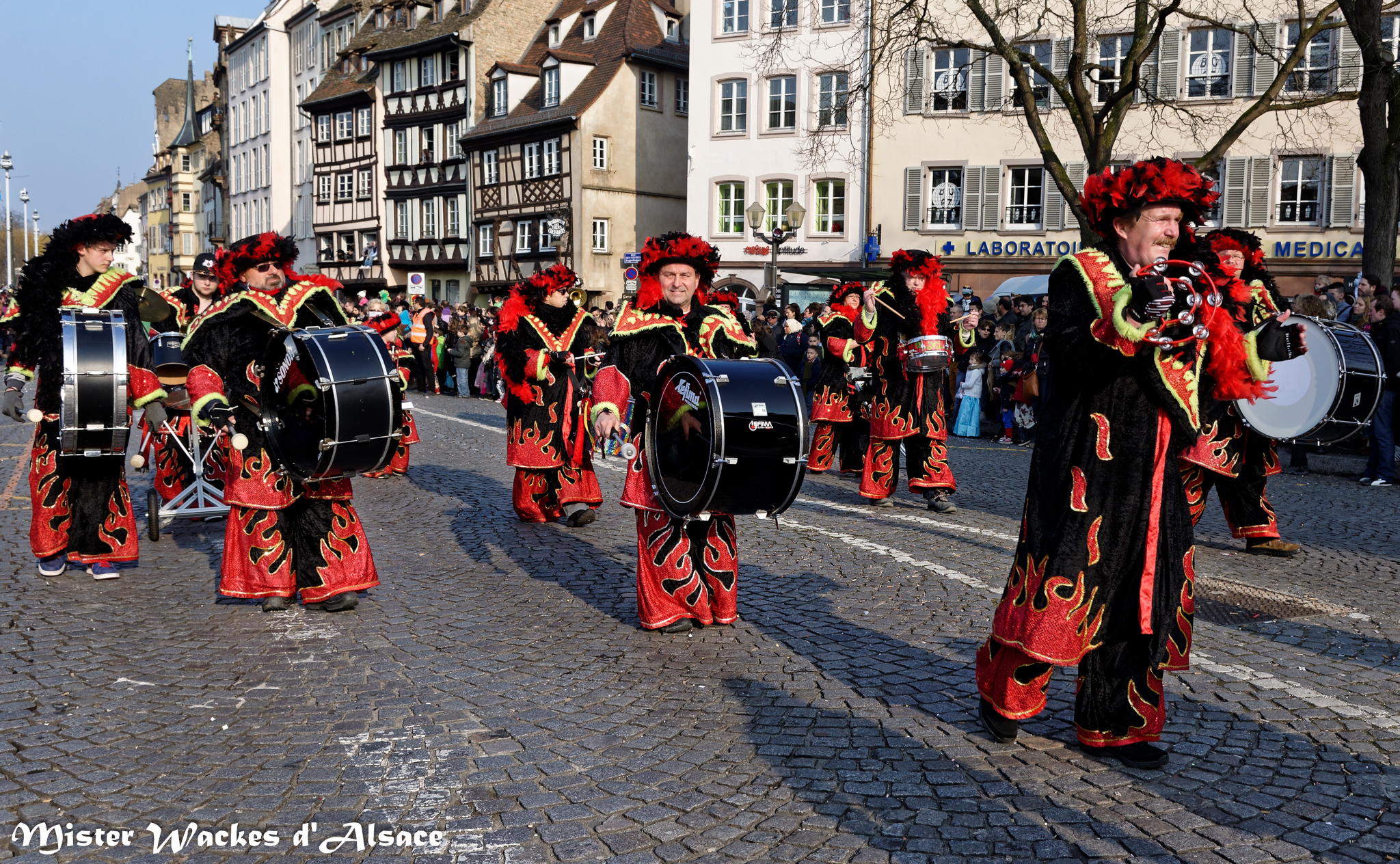 Carnaval de Strasbourg 2015 avec la guggenmusik Rondo Diavoli Gugga