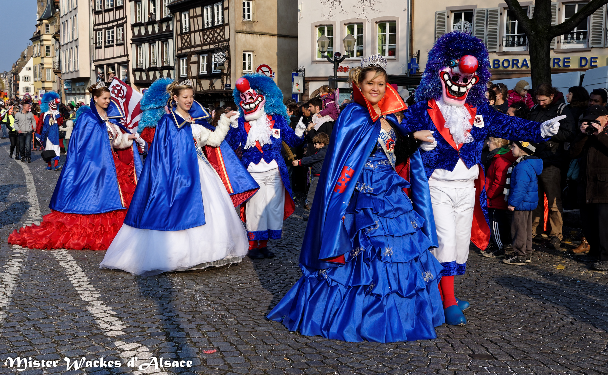 Carnaval de Strasbourg 2015 et les ravissantes princesses des Mülhüser Waggis de Mulhouse