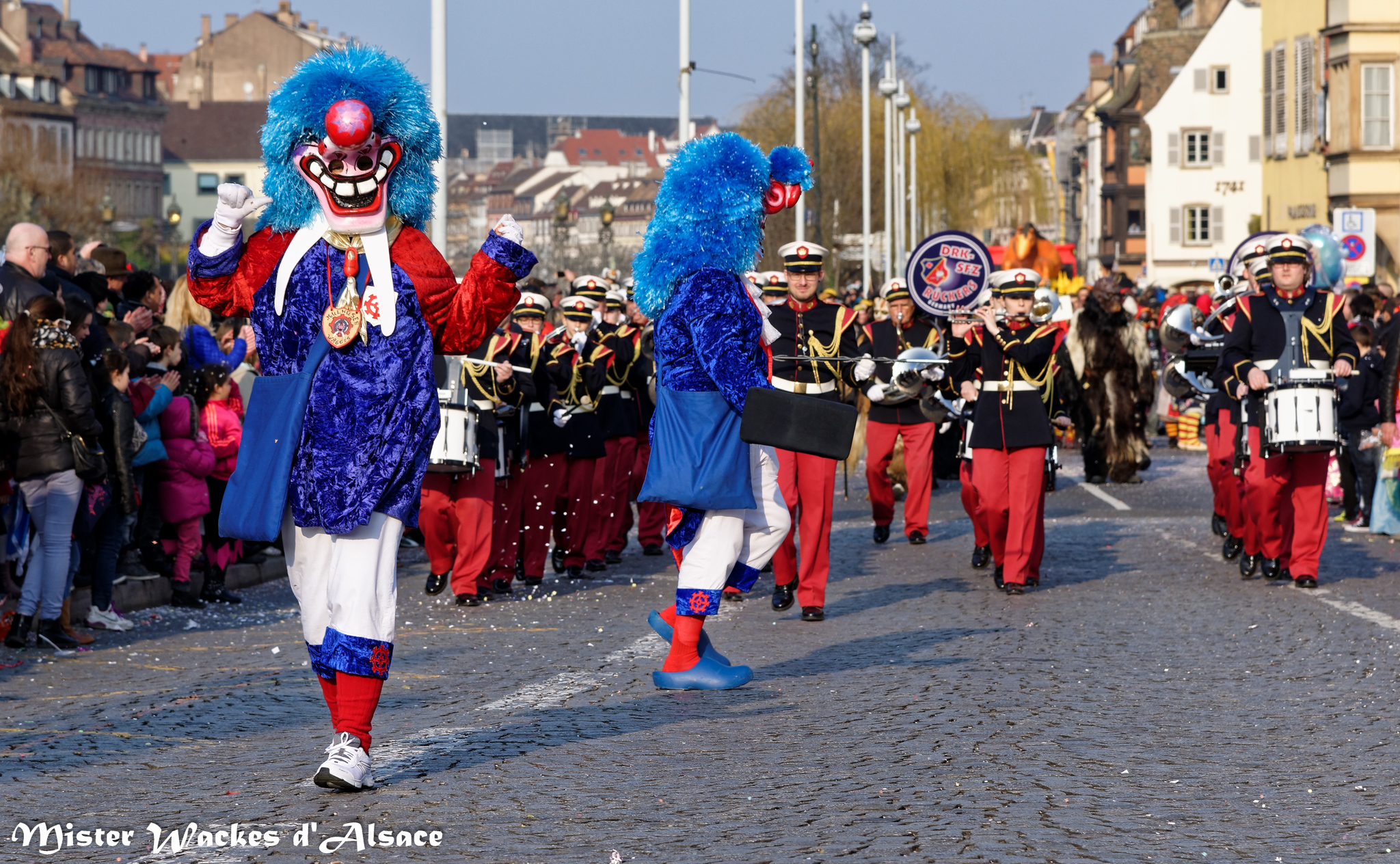 Carnaval de Strasbourg 2015 avec les Mülhüser Waggis de Mulhouse et la fanfare Spielmanzug Ruckers