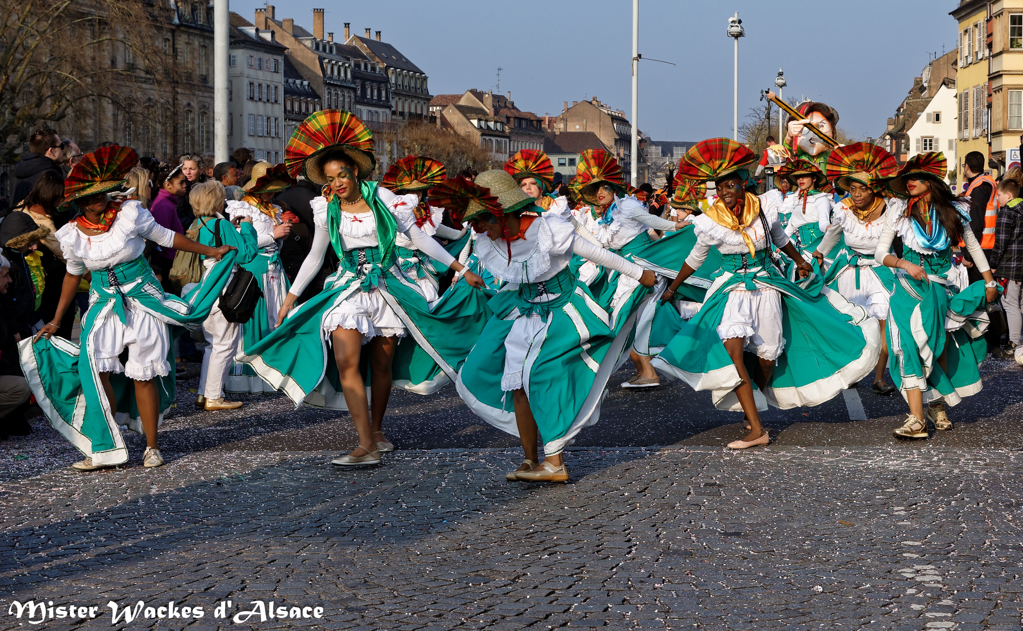 Carnaval de Strasbourg 2015 et les danseuses de la Karaïb'vibe de Strasbourg